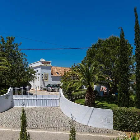 Gorgeous Holiday With Swimming Pool Vakantiehuis