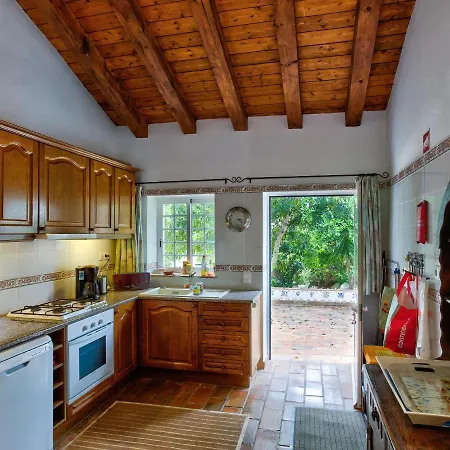 Gorgeous Holiday With Swimming Pool Odiáxere