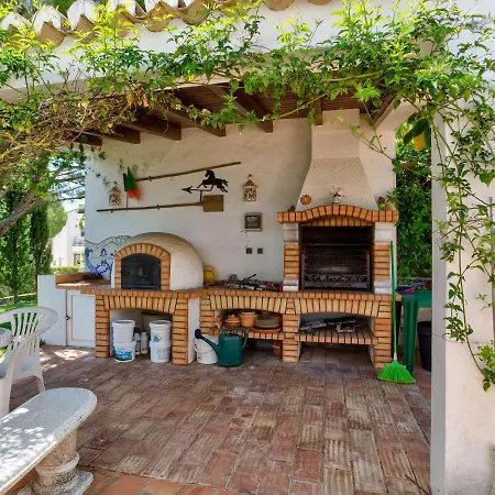Gorgeous Holiday With Swimming Pool Odiáxere